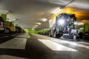 MC_250_e!ectric_scrubbing_deck_municipal_parking_garage_app_01_CI20-150_DPI
